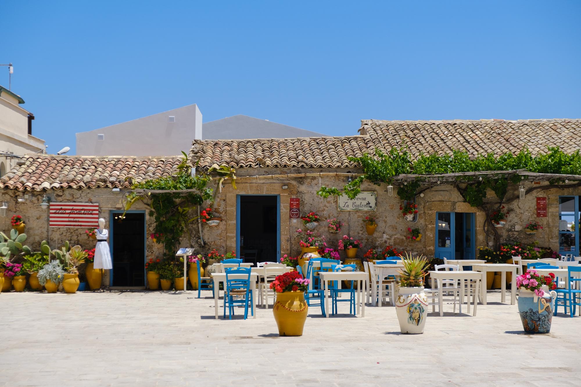 Marzamemi, un borgo marinaro dipinto di blu