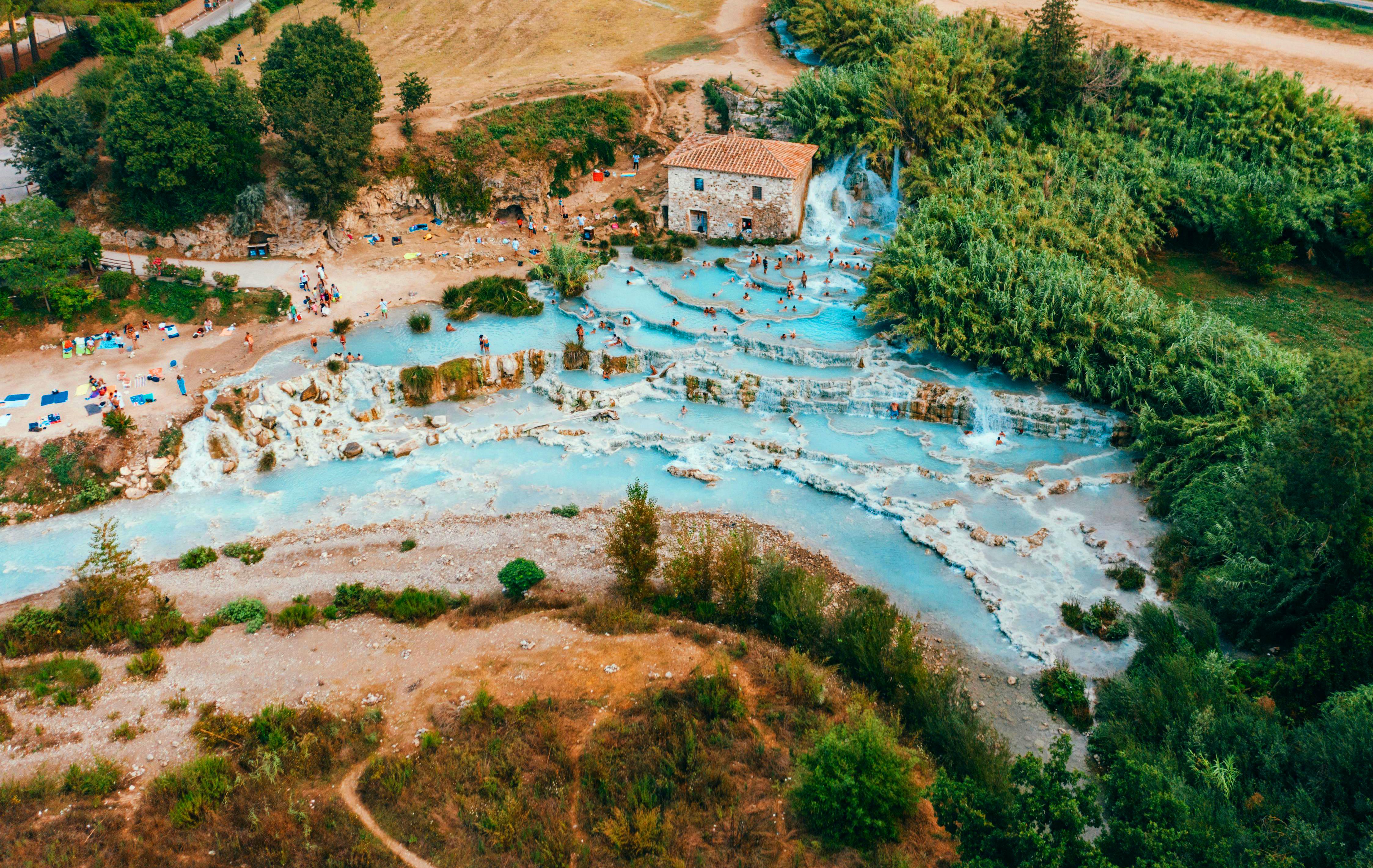 Saturnia: the rejuvenating stopover that will make your trip to Tuscany unforgettable