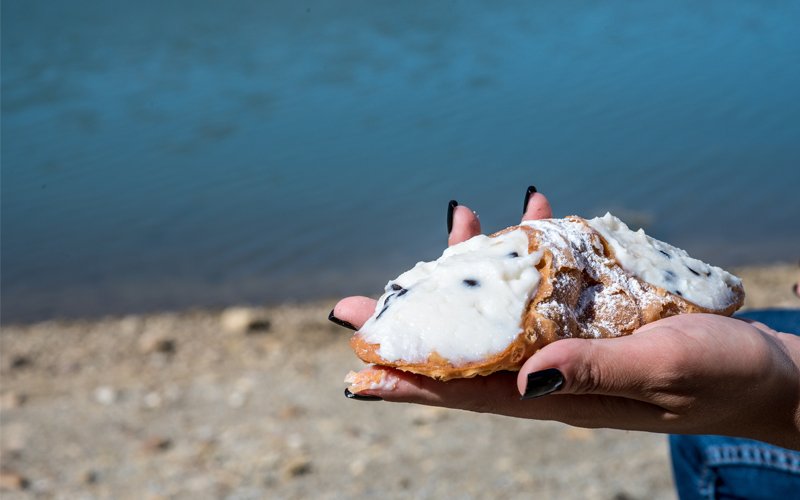 Il Cannolo Siciliano: la storia di un mito della gastronomia locale